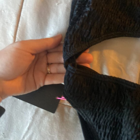NWT Size 6 black textured ribbed woman's cutout one piece swimsuit - Picture 7 of 10